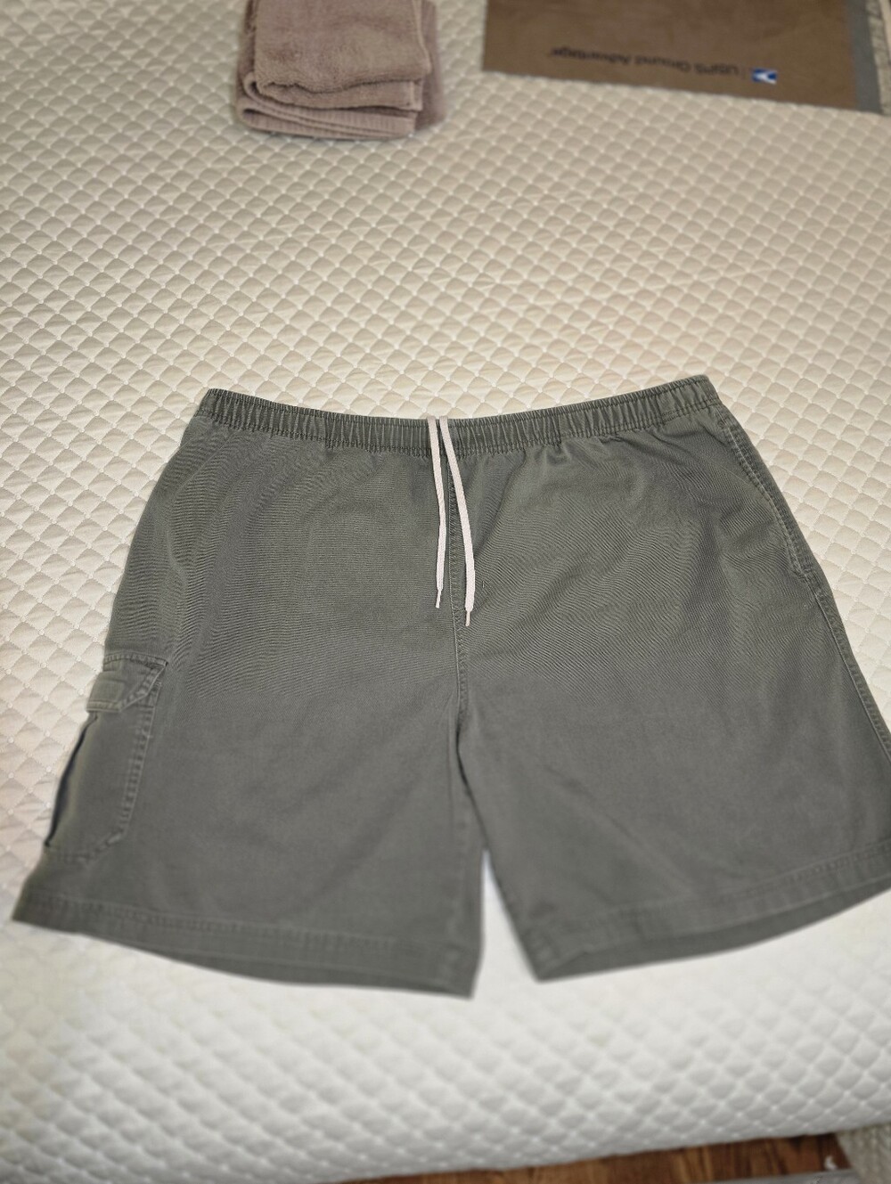 XL - White Sierra Men's Olive Green Cargo Drawstring Shorts.